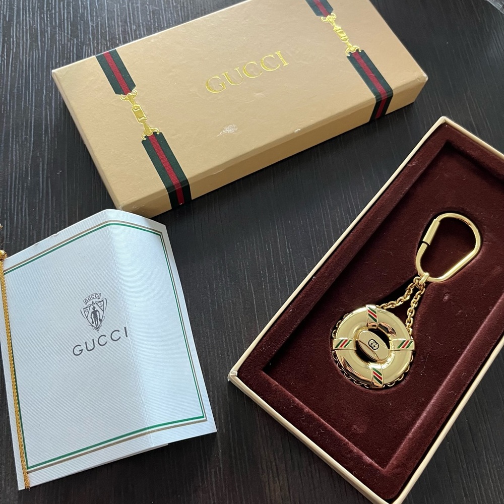 Gucci gold life preserver key chain - Picture 3 of 6